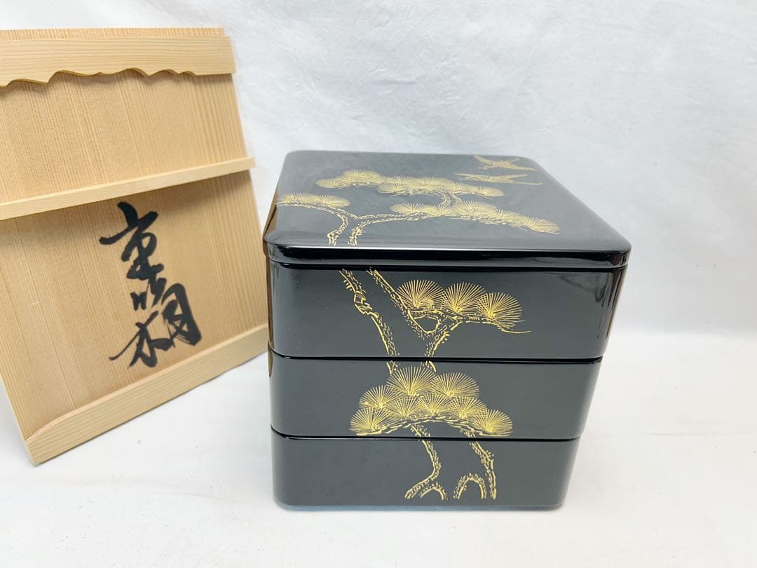 未使用 茶道具 木製 黒塗 金彩松鶴蒔絵 三段重箱 内朱 共箱