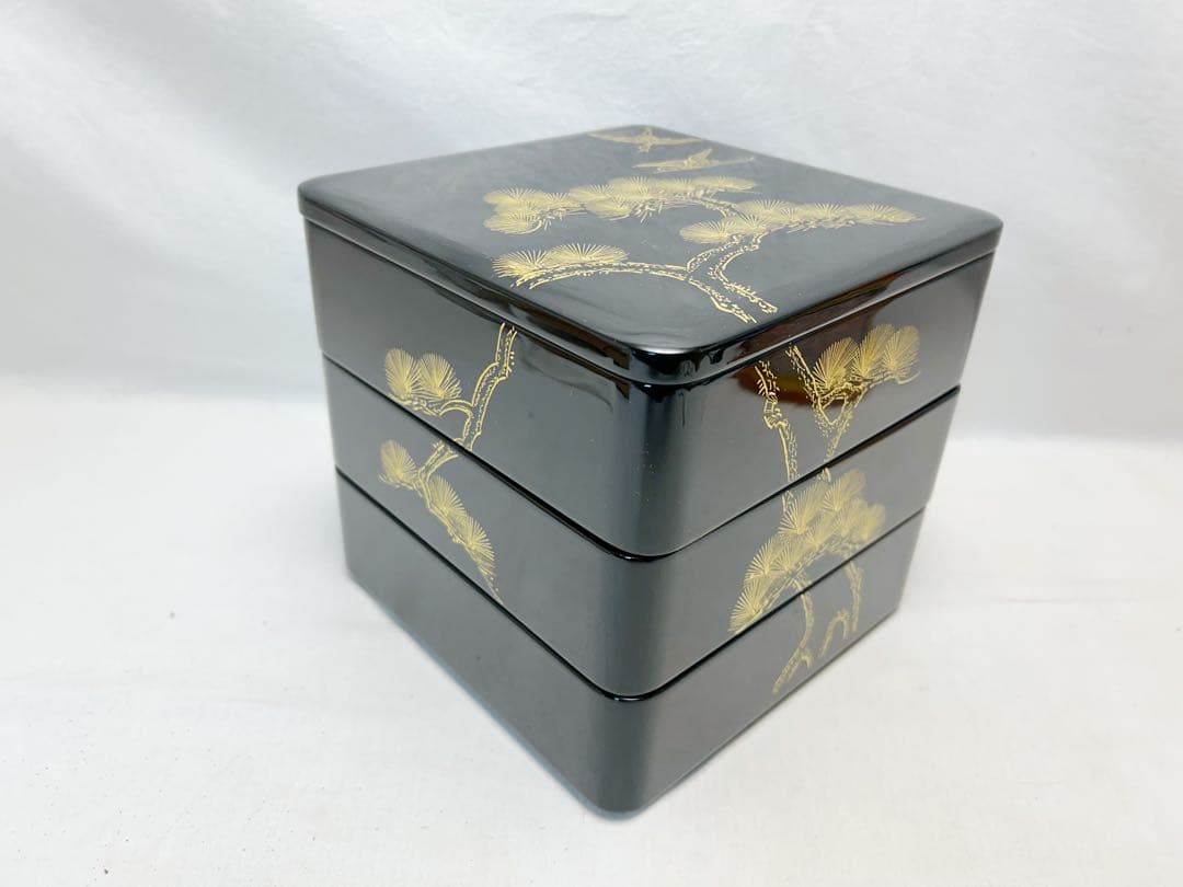 未使用 茶道具 木製 黒塗 金彩松鶴蒔絵 三段重箱 内朱 共箱