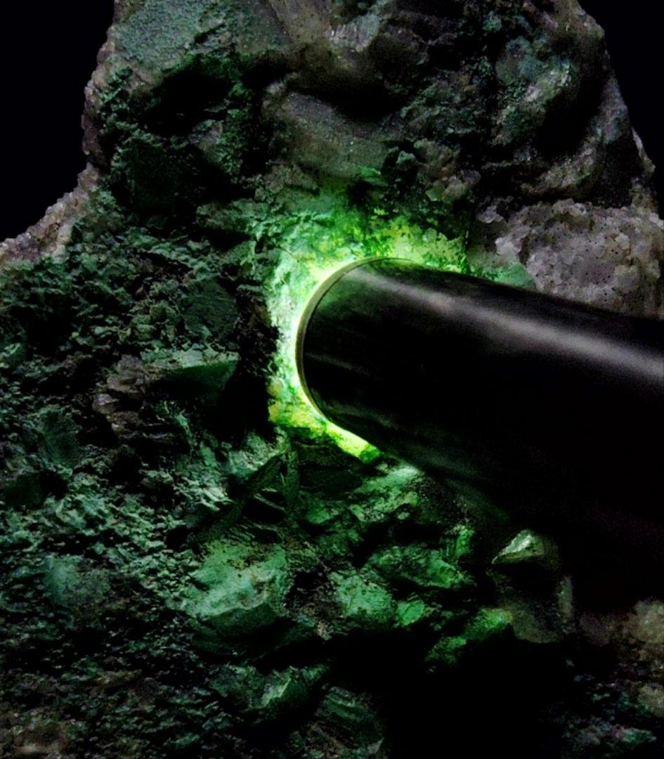 ★国産マラカイト原石★孔雀石【秩父鉱山・大黒ズリ3,128ｇ】