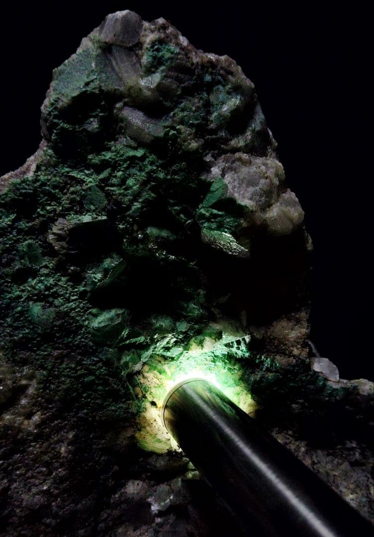 ★国産マラカイト原石★孔雀石【秩父鉱山・大黒ズリ3,128ｇ】