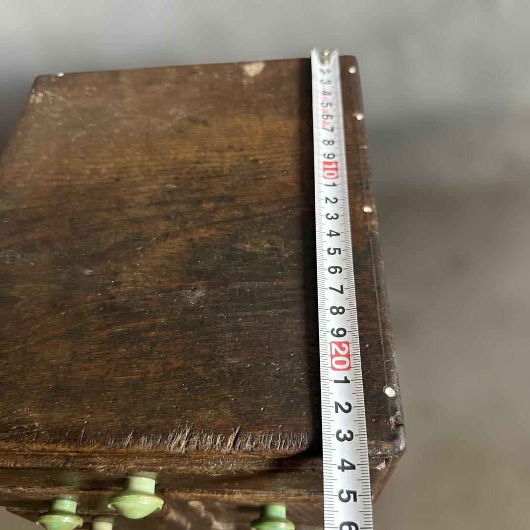 ヴィンテージ　グリーンの取っ手がとても可愛い❣️木製4段引き出し箪笥