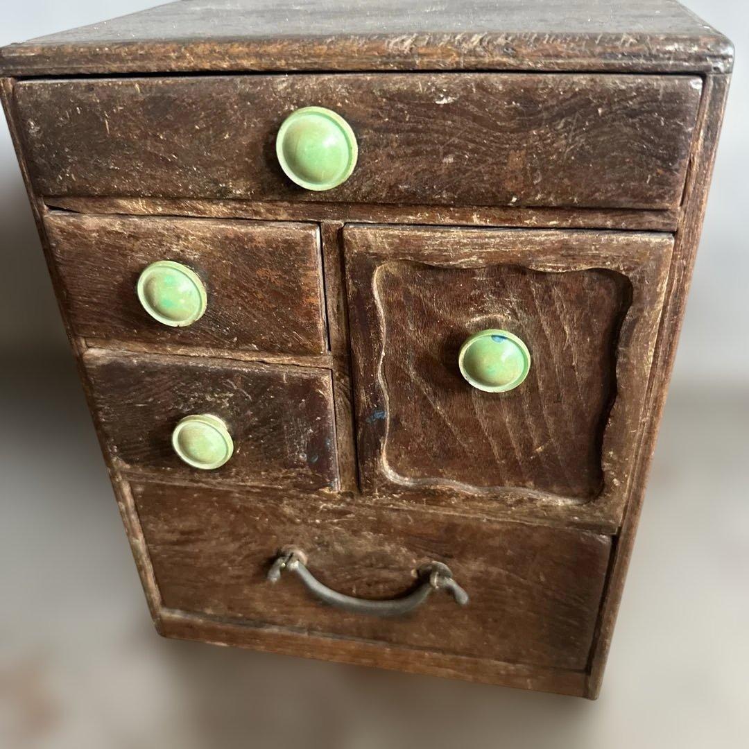 ヴィンテージ　グリーンの取っ手がとても可愛い❣️木製4段引き出し箪笥