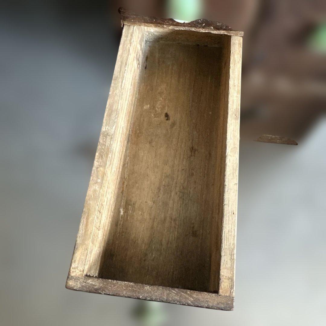 ヴィンテージ　グリーンの取っ手がとても可愛い❣️木製4段引き出し箪笥