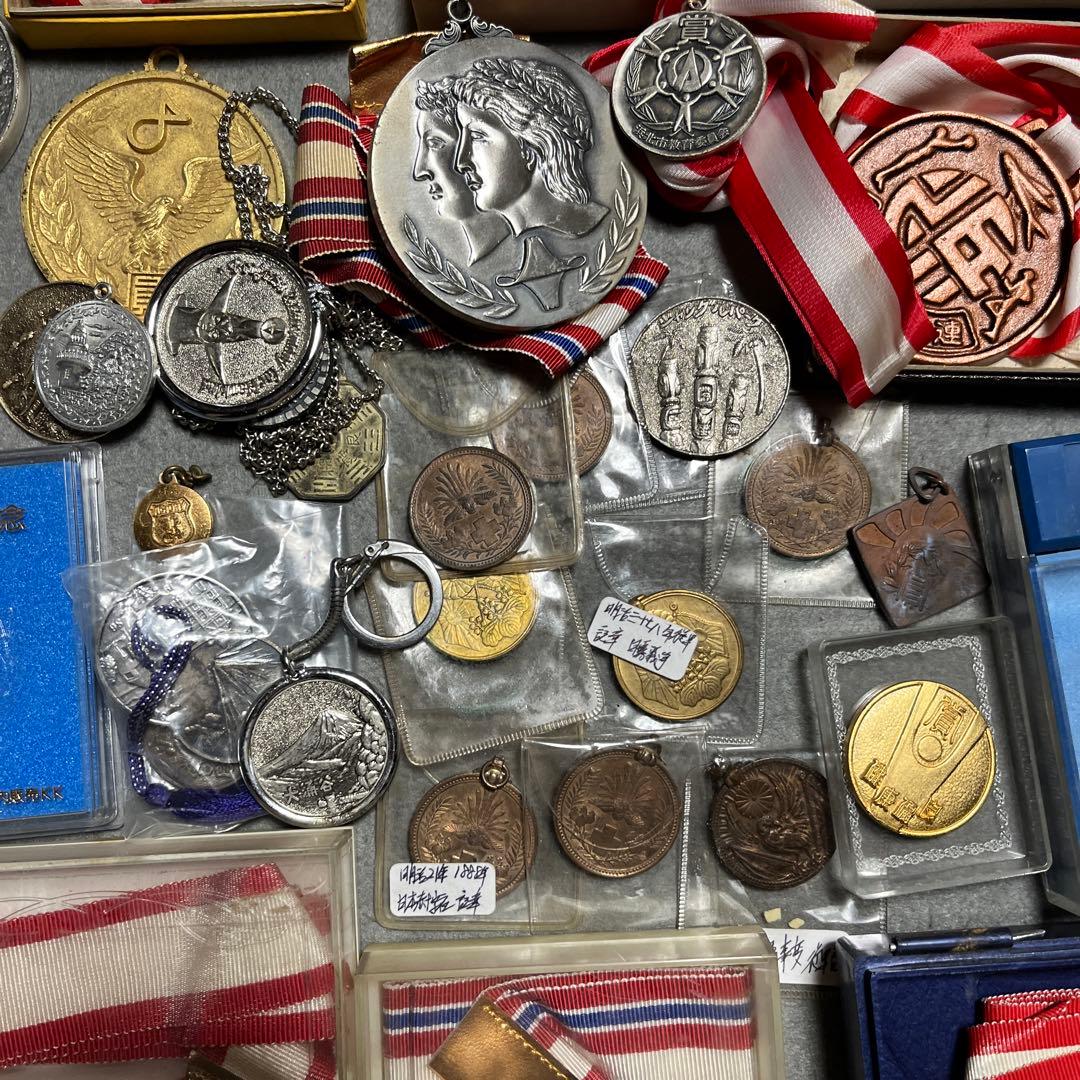 【値下げOK】 勲章 メダル 大量 まとめ売り 希少 徽章 赤十字社 ビンテージ