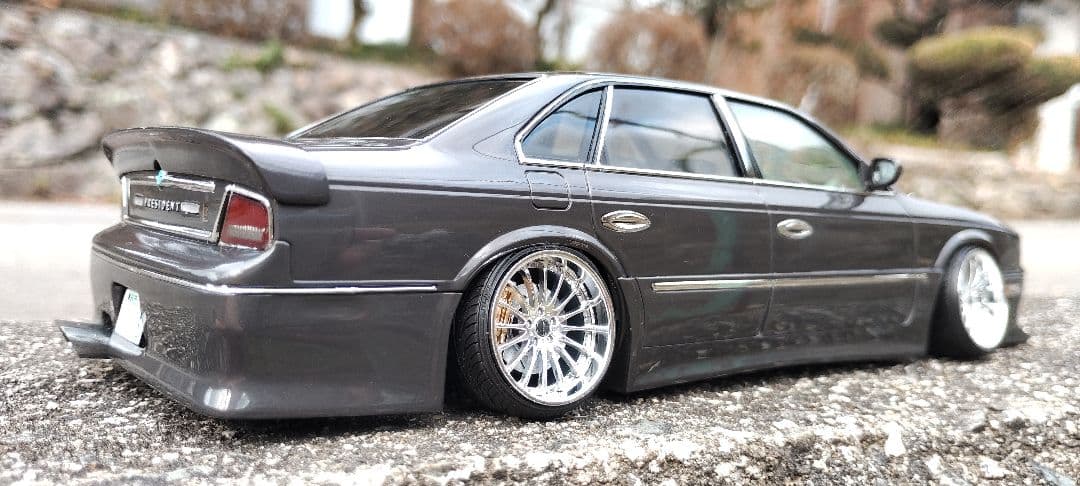 ローダウンセダンモデル グレー 1/18