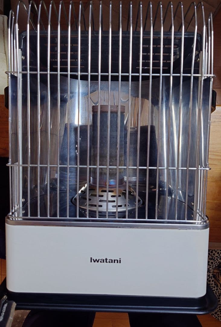 イワタニ　カセットガスストーブ　CB-STV-HPR2 ホワイト