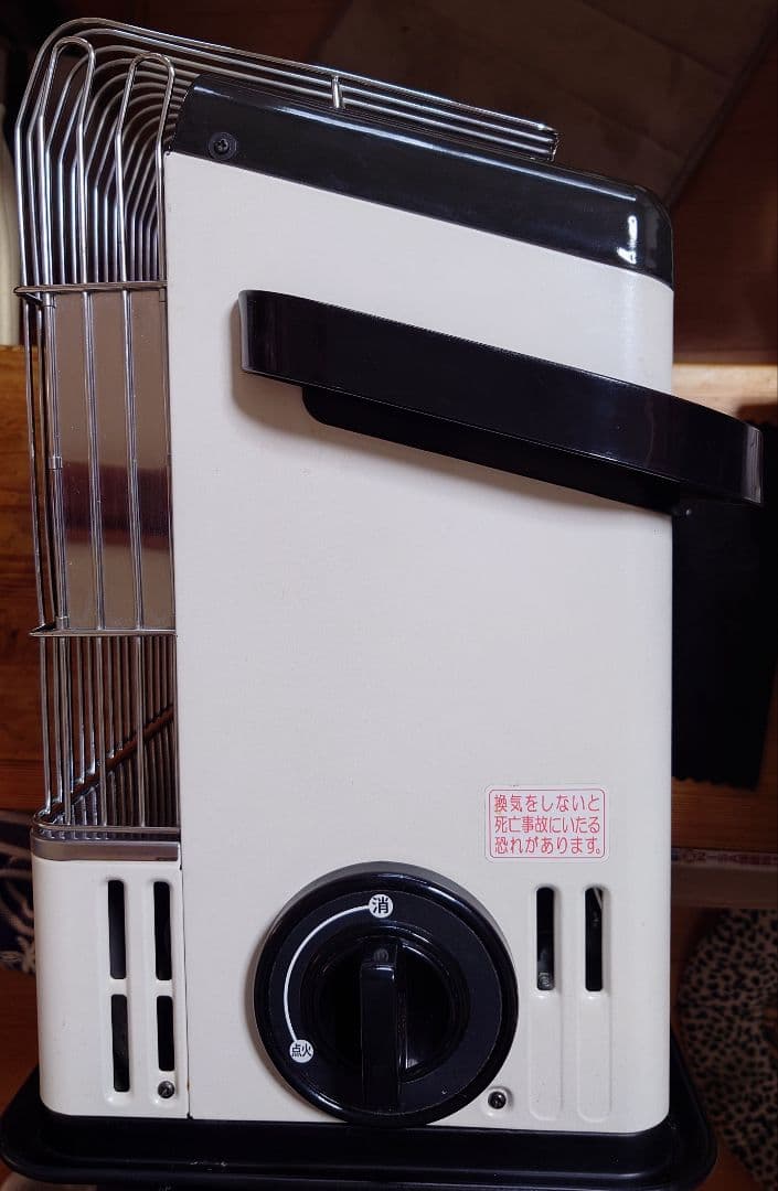 イワタニ　カセットガスストーブ　CB-STV-HPR2 ホワイト