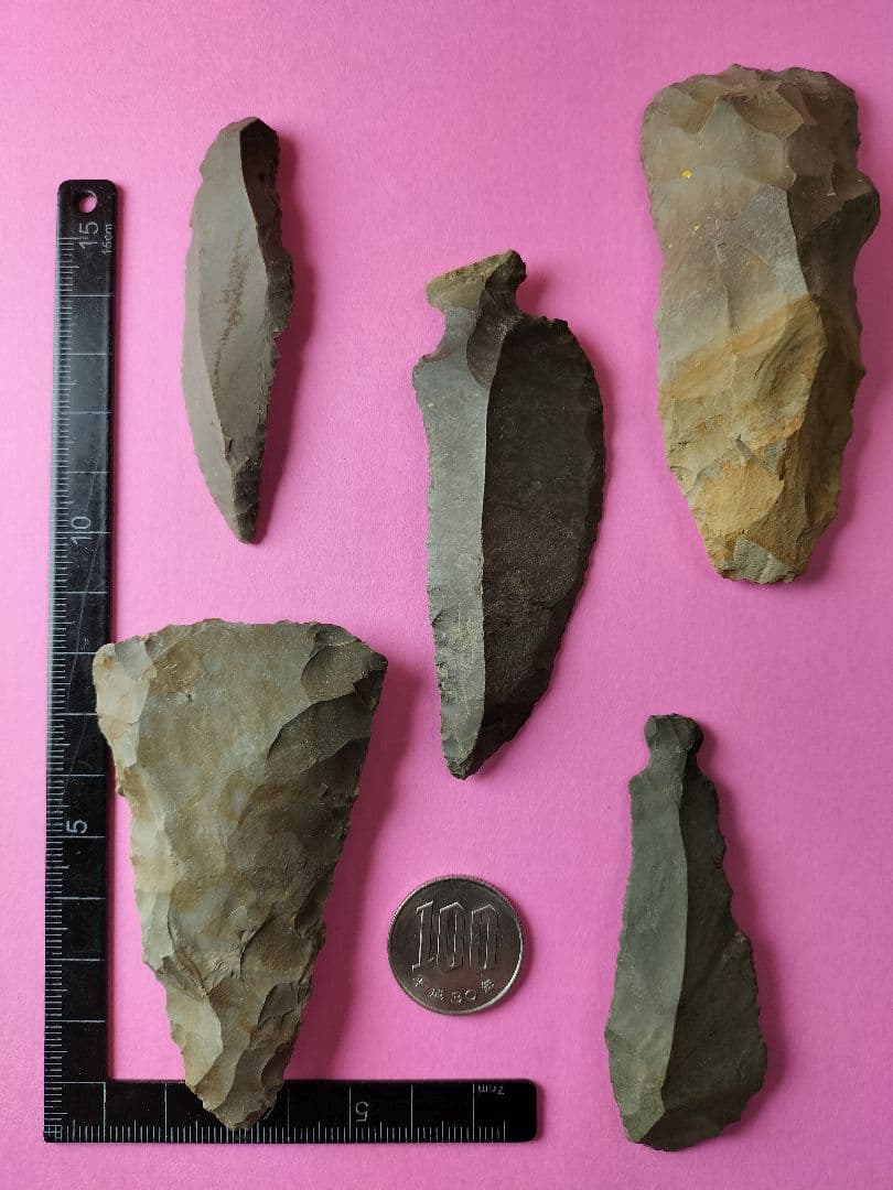 旧石器時代セット (出土品)石匙、石ナイフ、三角型石器、石銛、5点  頁岩