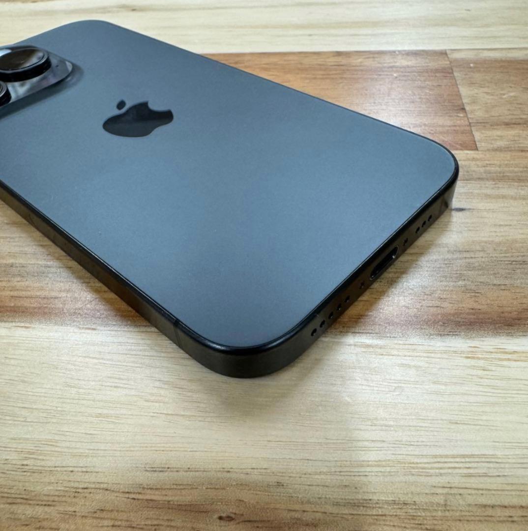 超美品　iPhone 15 Pro 256gb SIMフリー版