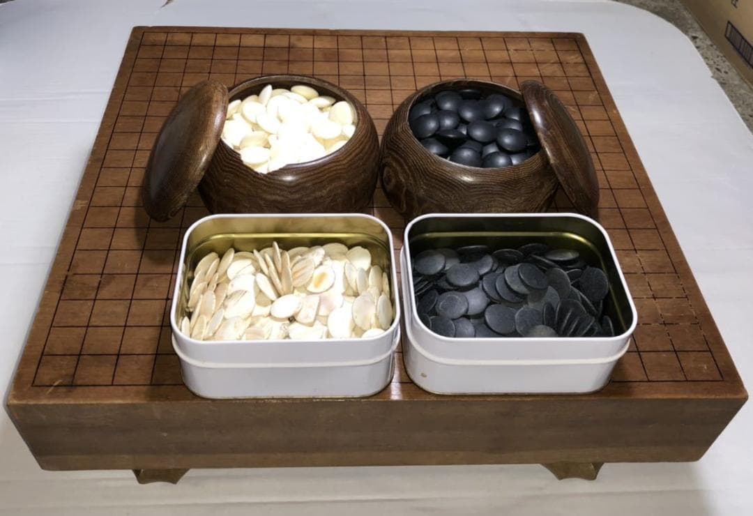 囲碁 碁盤・へそ有り・汚れキズあり、碁石 那智黒 蛤 はまぐり・かけ割れあり、