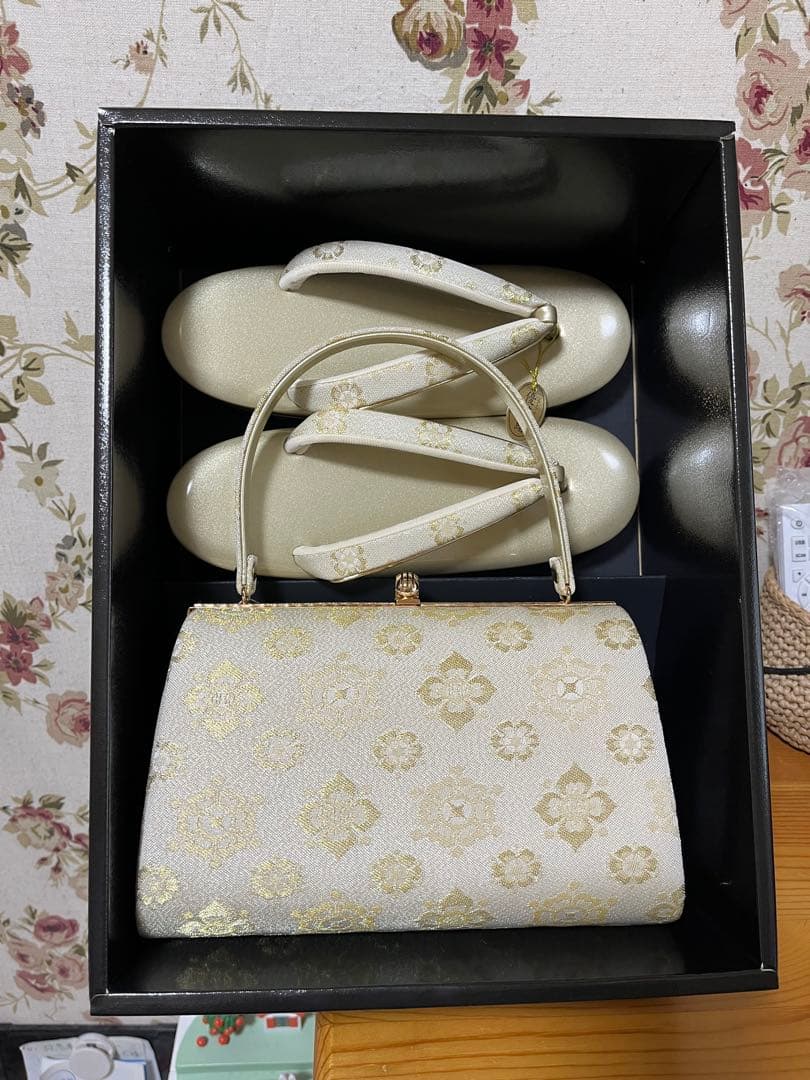 新品　アイボリー花柄和装用バッグと草履セット