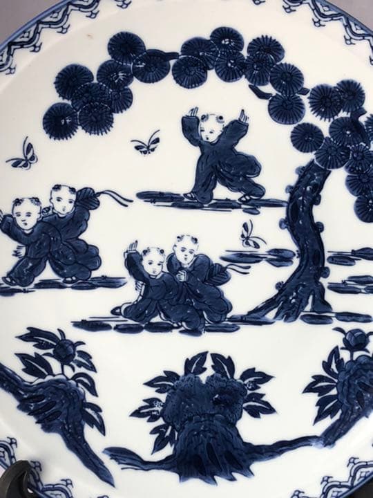 鍋島焼の染付け大皿　稚児絵　直径約30cm