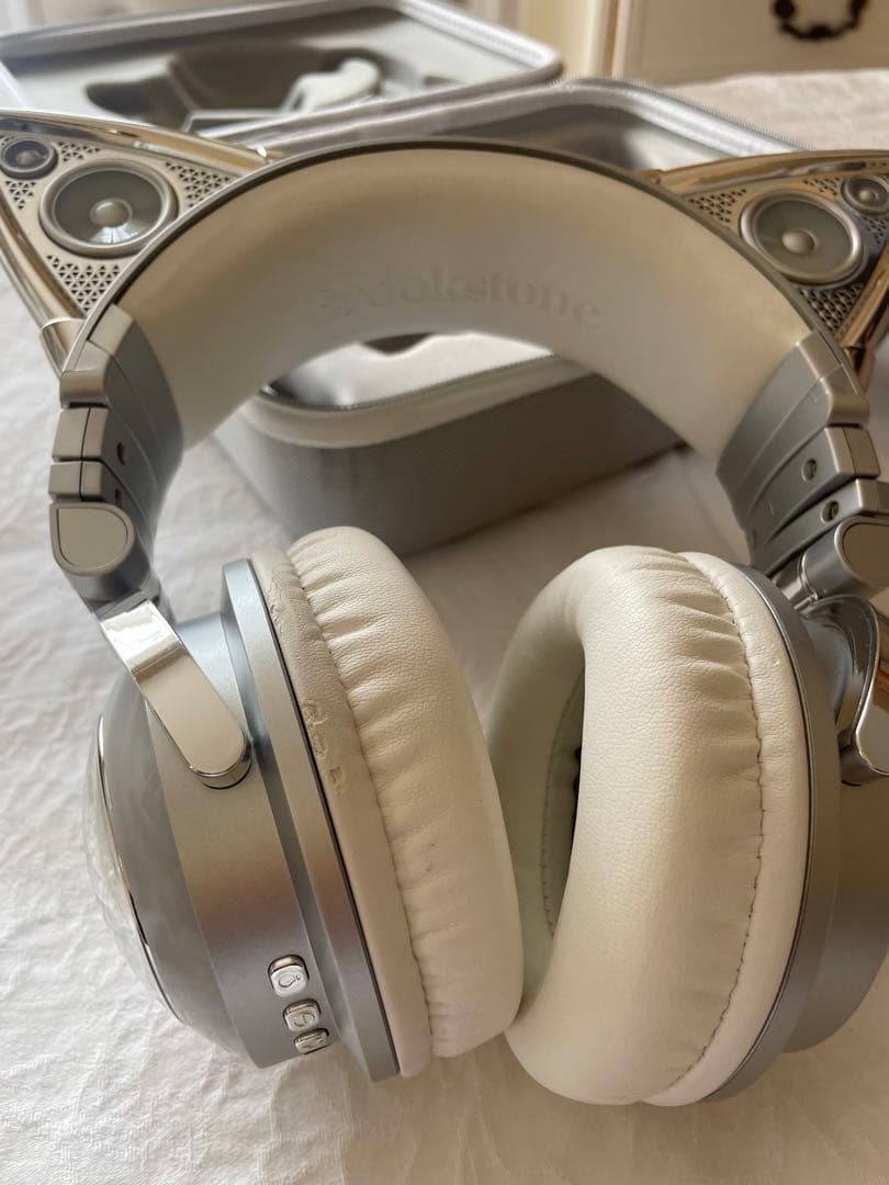 Brookstone Ariana アリアナ ワイヤレス 猫耳ヘッドホン 限定版