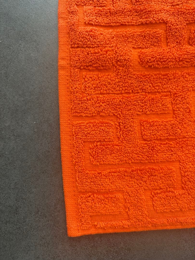 新品未使用　HERMES（エルメス）タオル95x55オレンジ