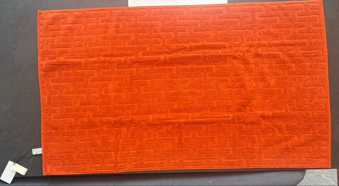 新品未使用　HERMES（エルメス）タオル95x55オレンジ