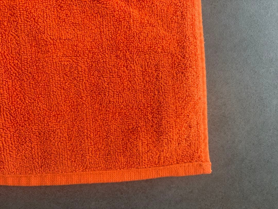 新品未使用　HERMES（エルメス）タオル95x55オレンジ