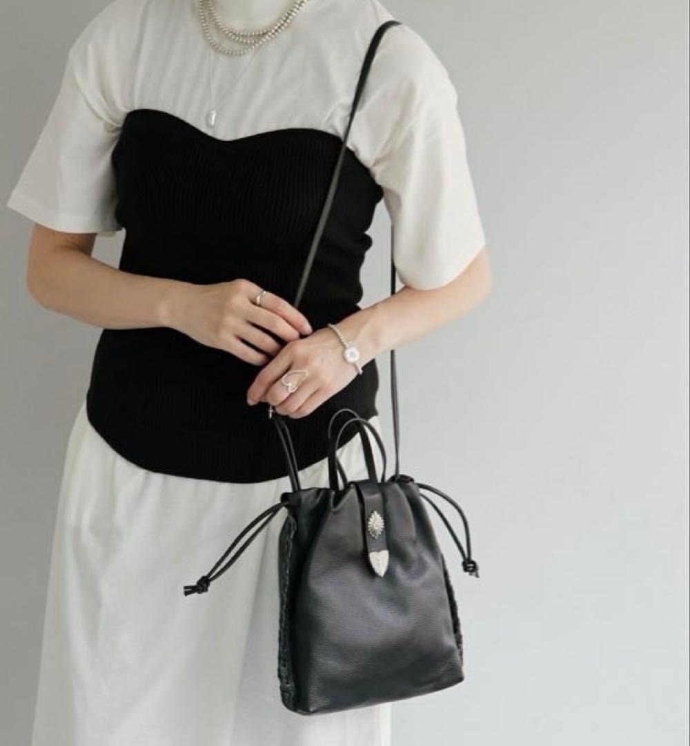 【美品】ear PAPILLONNER バックル巾着ショルダーバッグ　S 黒