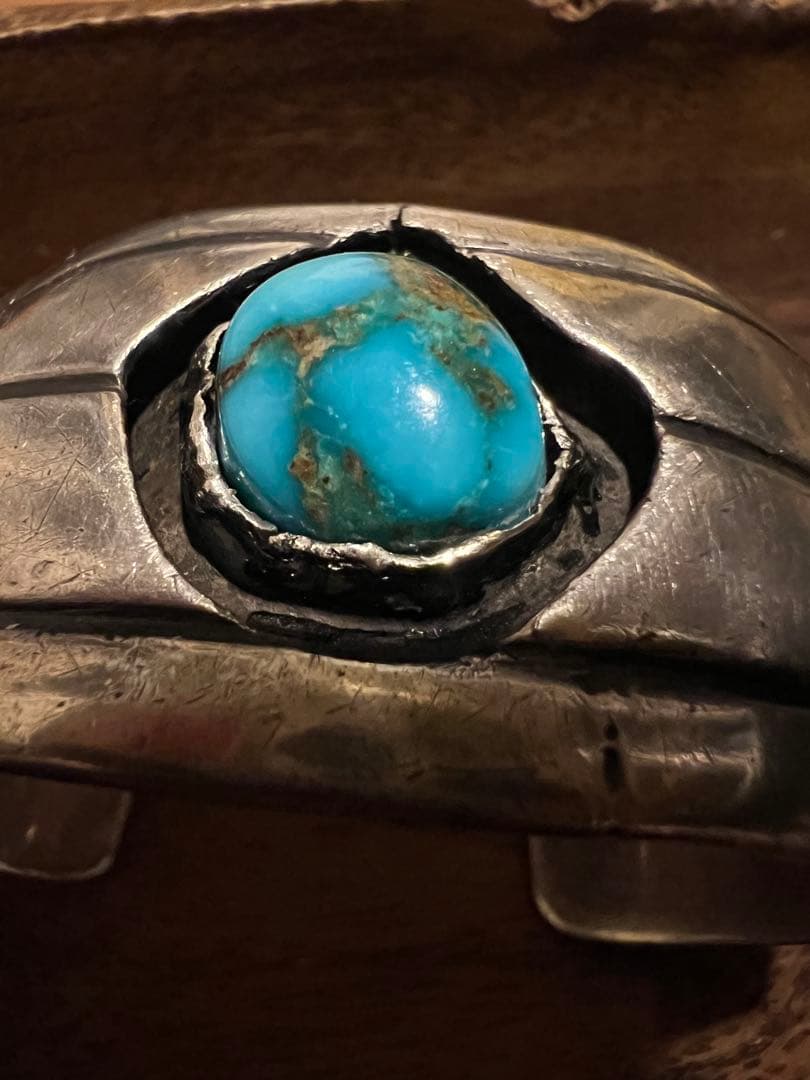 ターコイズ石付きシルバーバングル　インディアンジュエリー　ネイティブアメリカン