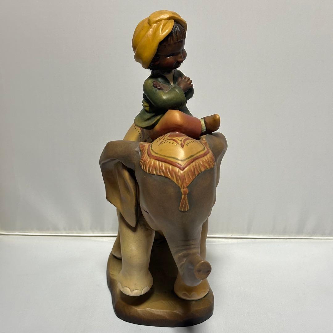 アンリ人形 ANRI 木彫彩色 “Riding the elephant”