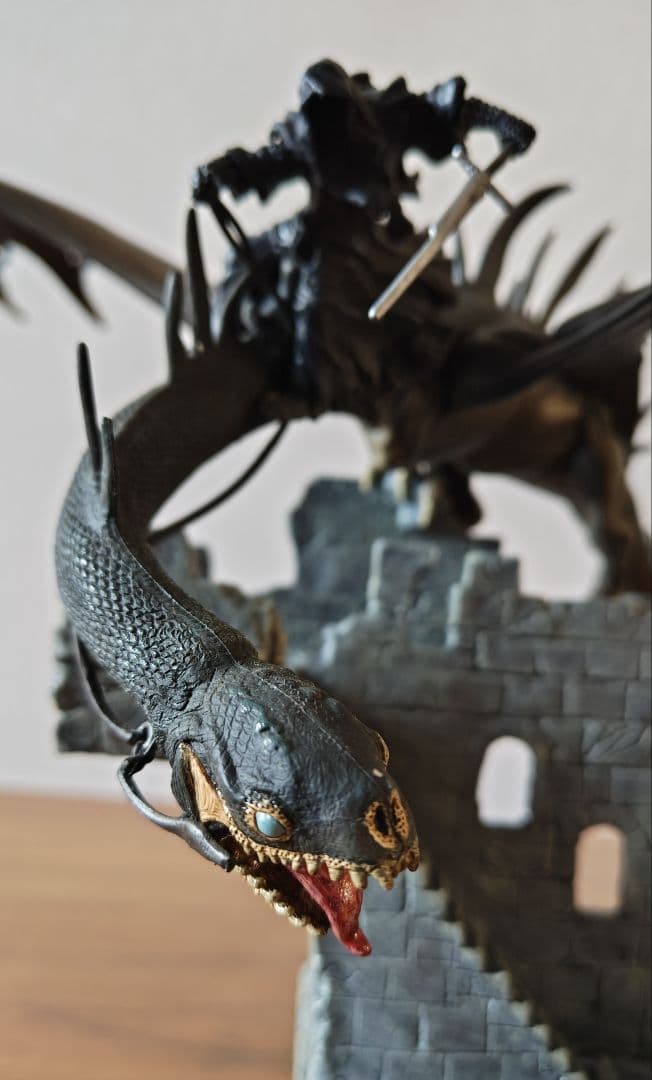 ロード・オブ・ザ・リング《フロドを襲う 翼竜とナズグル 》 大型フィギュア