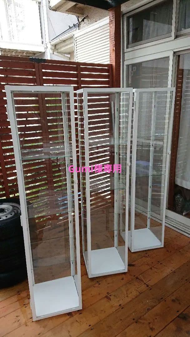 ホワイト ガラスケース 3段棚付2台