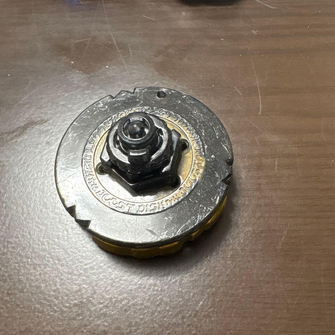 ベイブレード 金色と黒色 パーツ