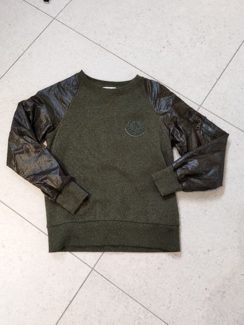 MONCLER オリーブグリーン トレーナー　12歳用