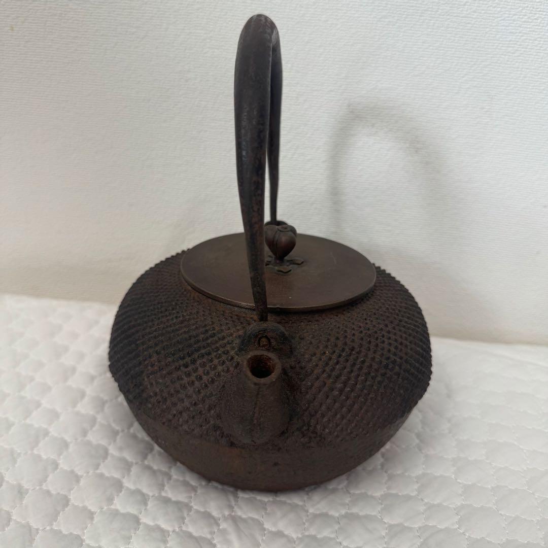 【骨董品】鉄製 網目模様龍文堂鉄瓶 アンティーク 丸型時代物 高さ20cm 刻印