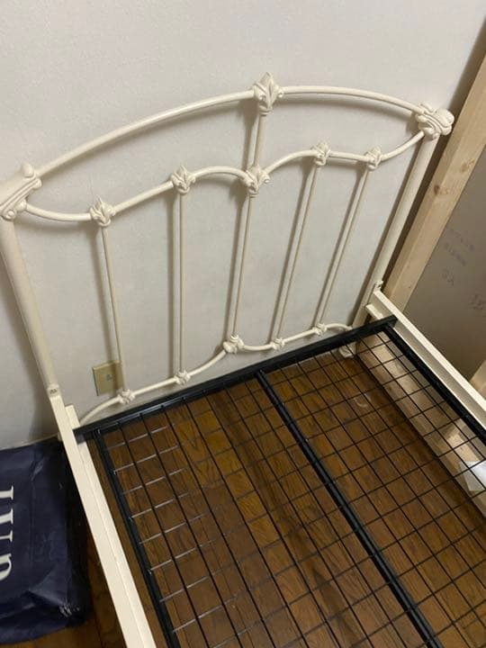 ローラアシュレイのベッドフレーム