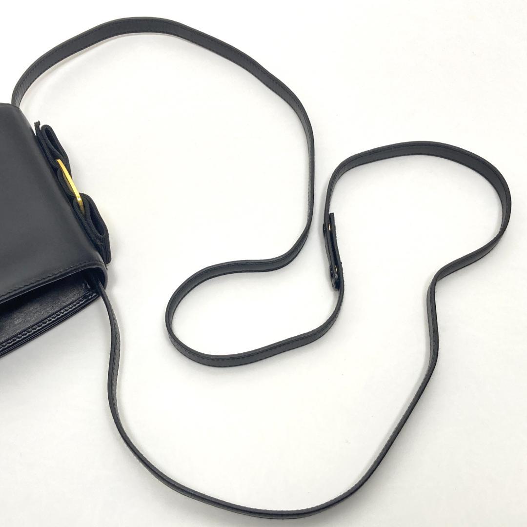 フェラガモ ヴァラリボン ミニショルダーバッグ ブラック ゴールド金具