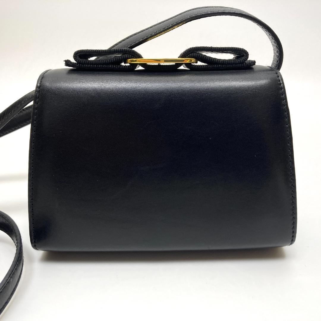 フェラガモ ヴァラリボン ミニショルダーバッグ ブラック ゴールド金具