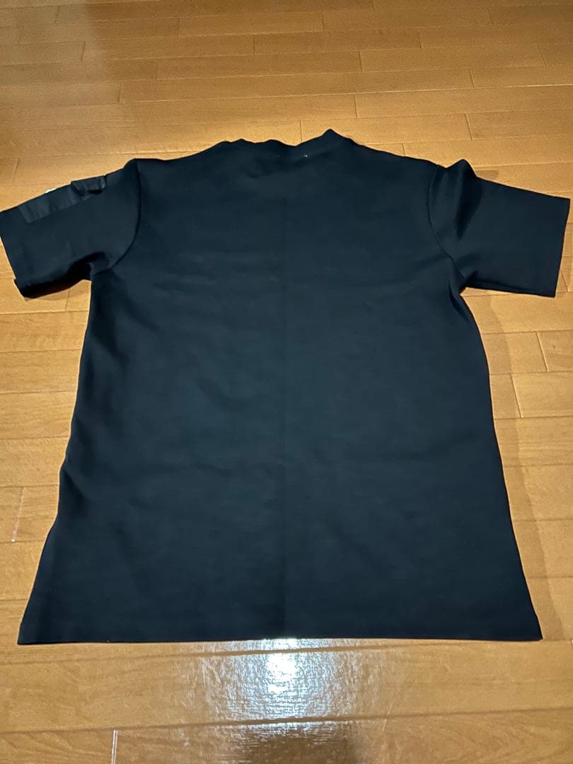 MONCLER ブラック Tシャツ