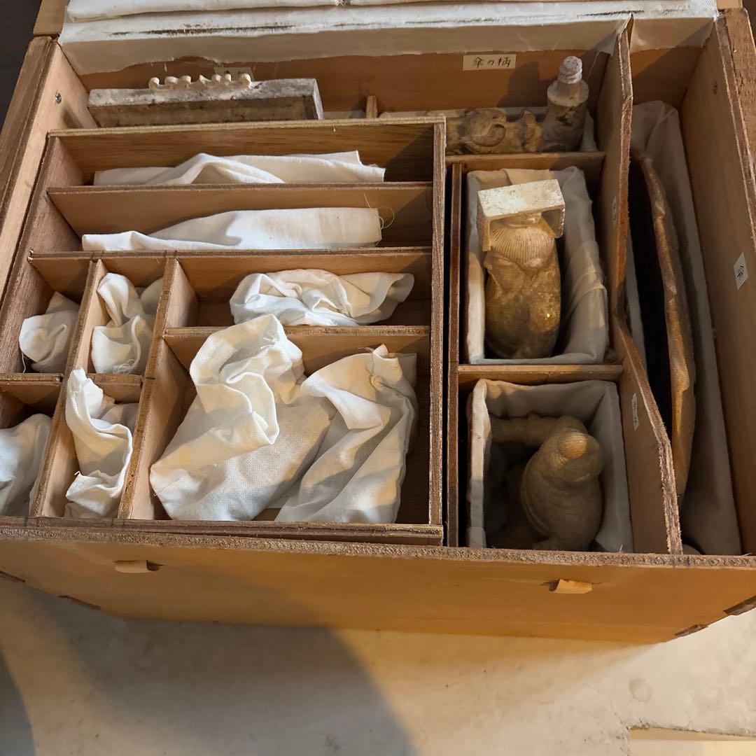 石？玉？の大きな中国的置物　皇帝車？