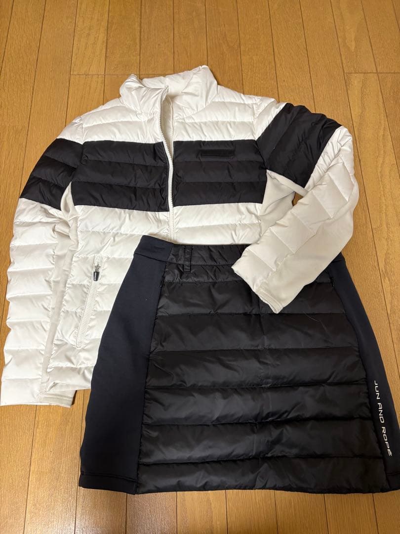ジュンアンドロペ ホワイト/ブラック ダウンジャケット&スカートセット