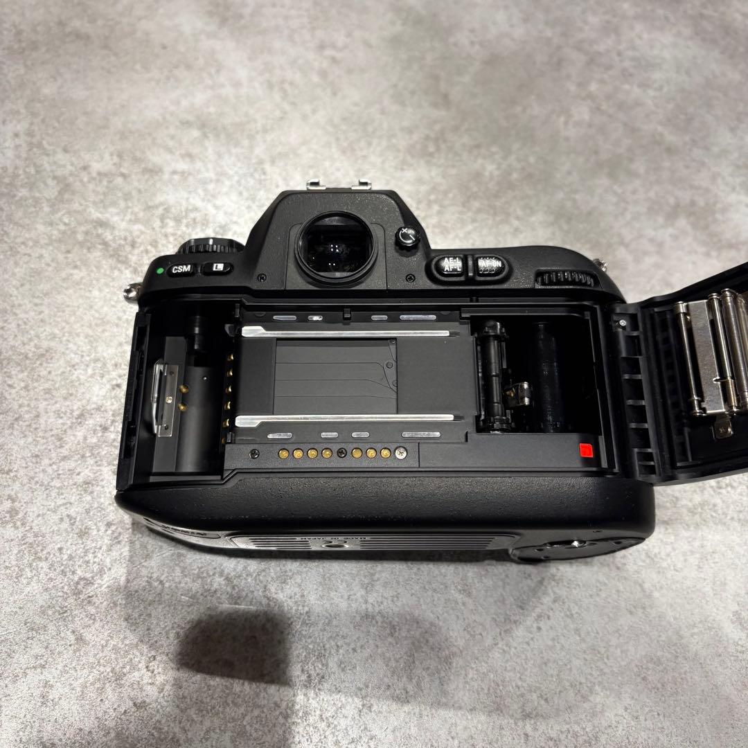 Nikon F100 フィルム一眼レフカメラ