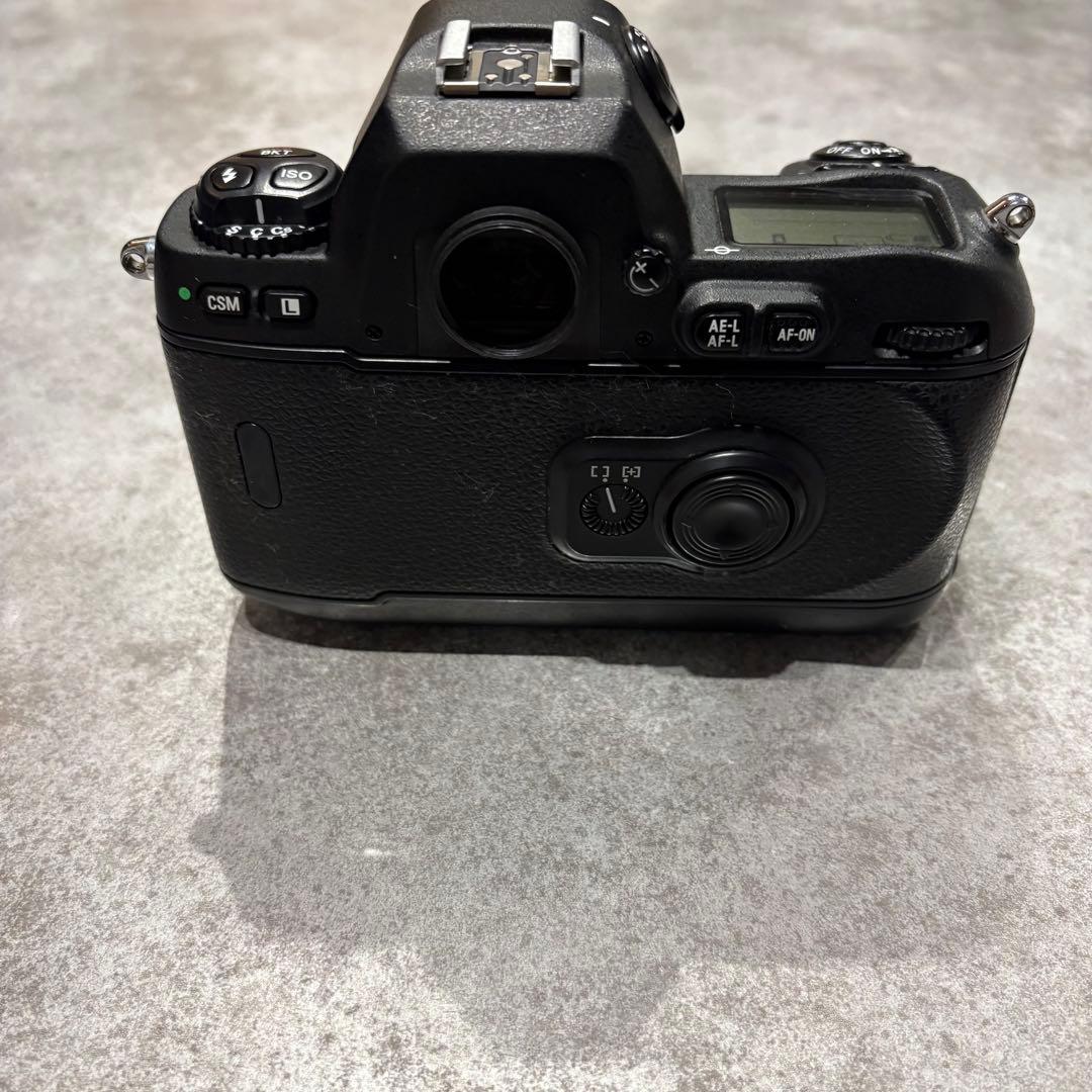 Nikon F100 フィルム一眼レフカメラ