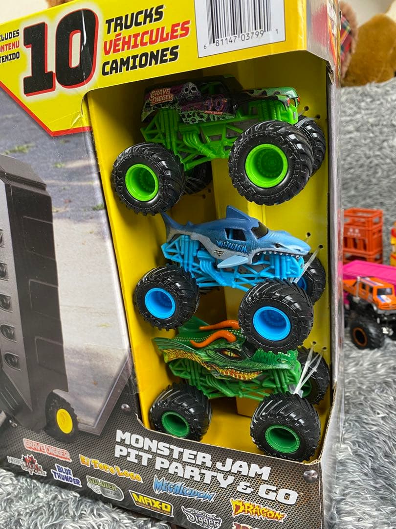 ミニカー Monster Jam Pit Party & Go 10 TRUCKS set
