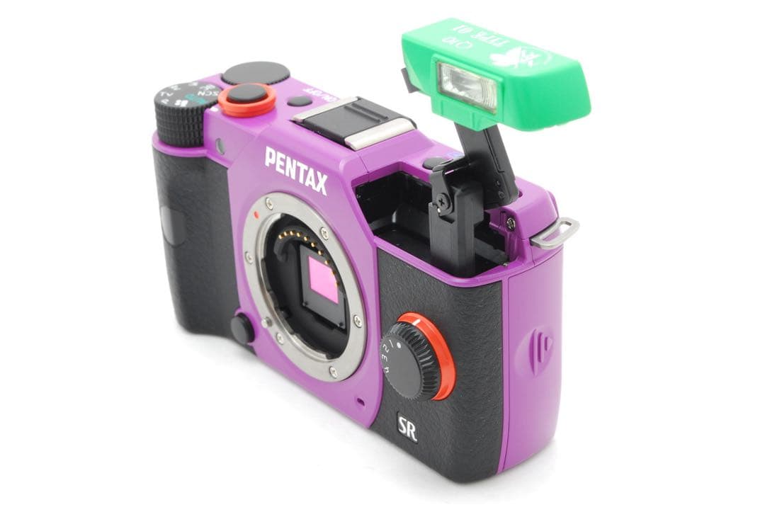 【新品】PENTAX Q10 ミラーレス　デジカメ　カメラ　エヴァ　ペンタックス