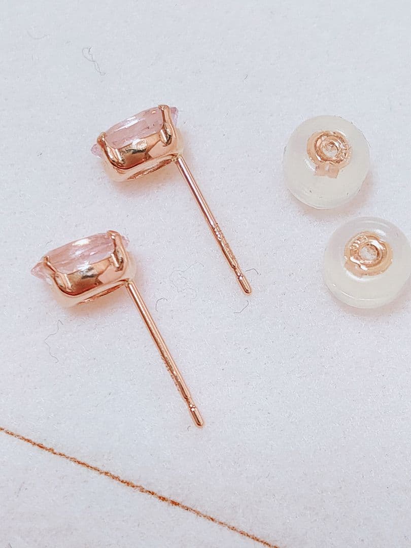 新入荷 未使用品 k18 天然モルガナイト ピアス