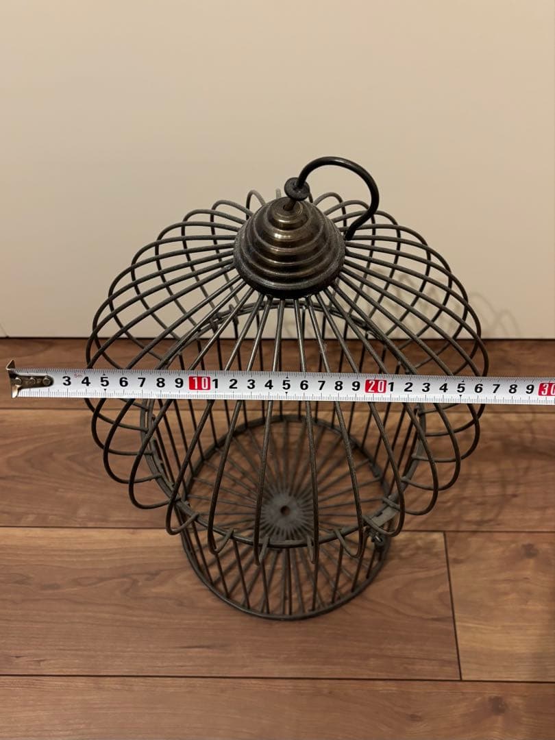 濃い銀色の金属製　インテリア鳥かご