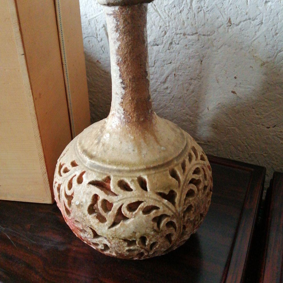 信楽焼　谷清右衛門　号一苔　透彫花入　25cm