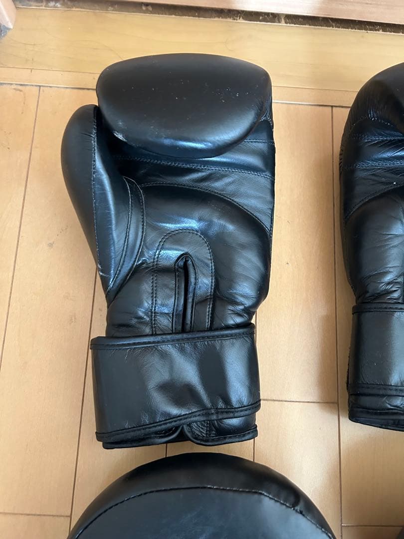 イサミ　キックボクシングセット　レガース　グローブ　プロテクター　ミット