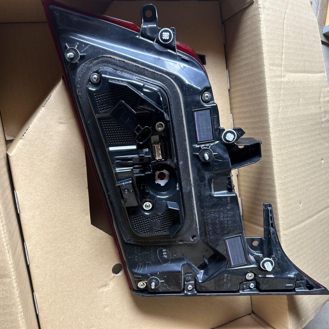 アルファード後期　テールランプ　シーケンシャル