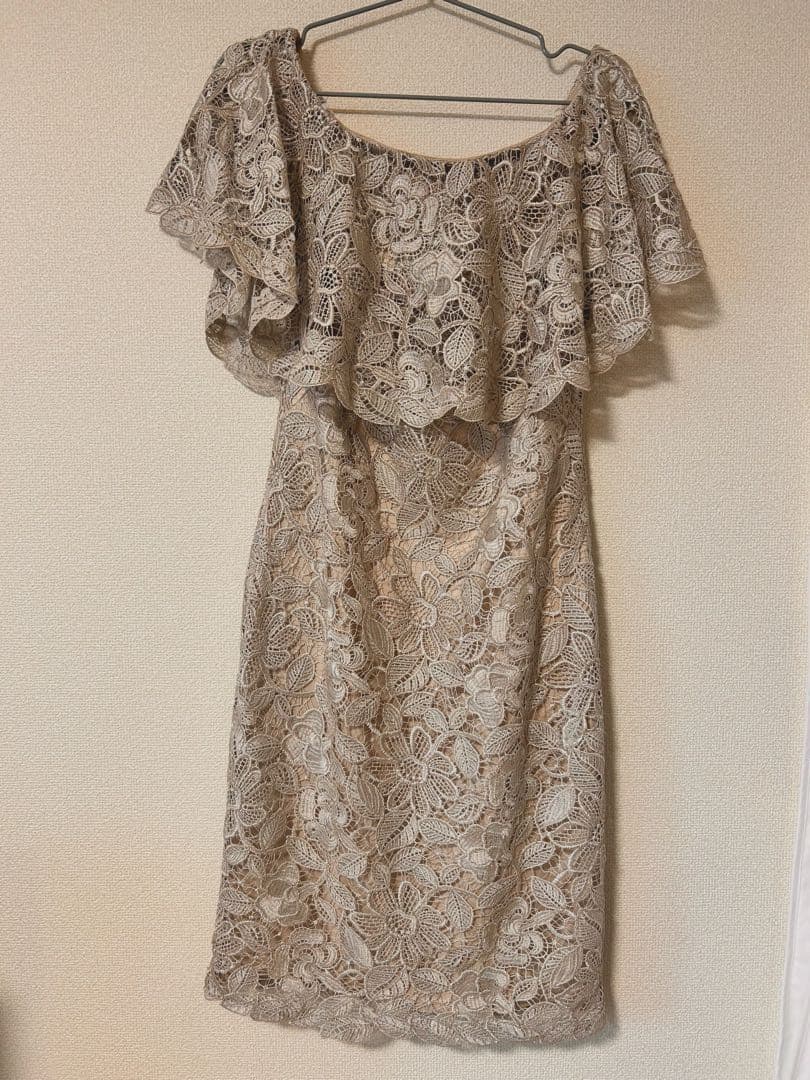 【値下げ】ベージュ レース フリルオフショルダードレス