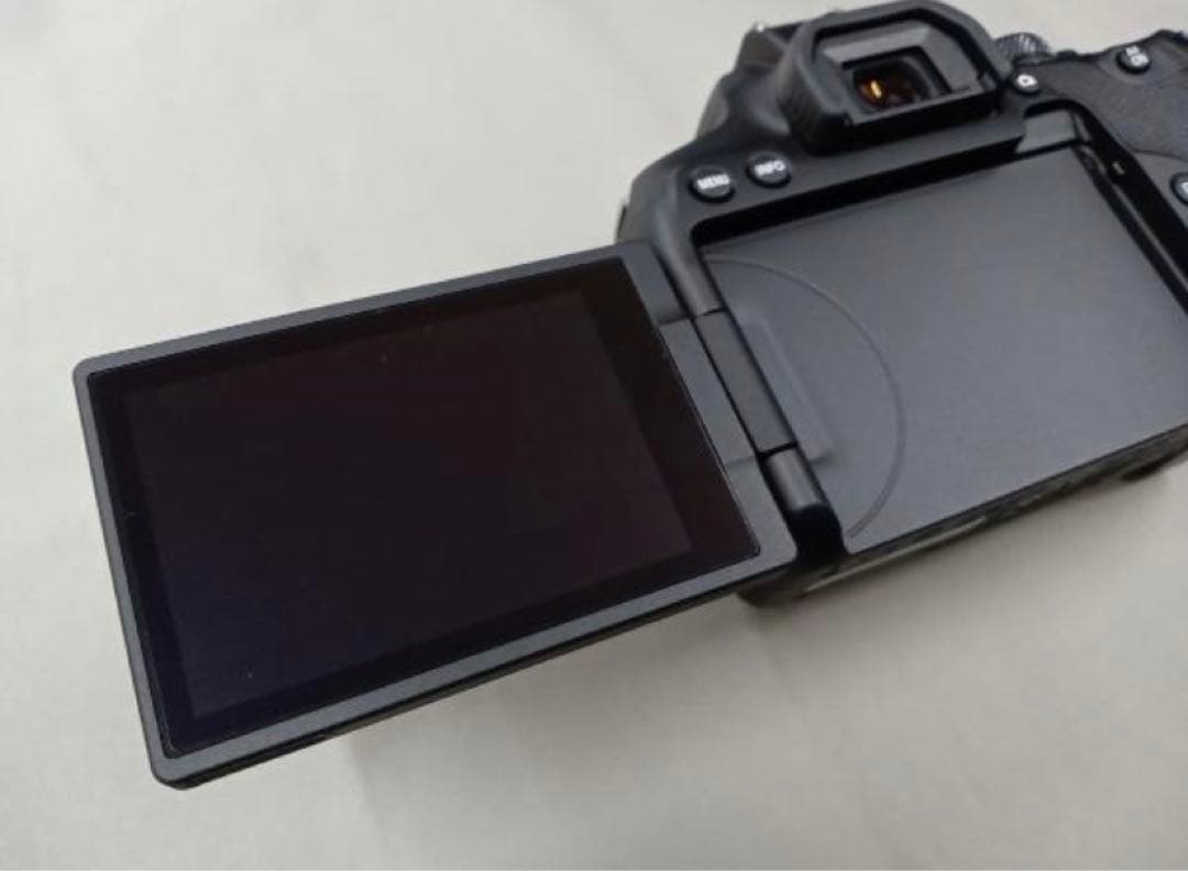 保証付き/デジタル一眼レフカメラ Canon EOS X10i カメラ