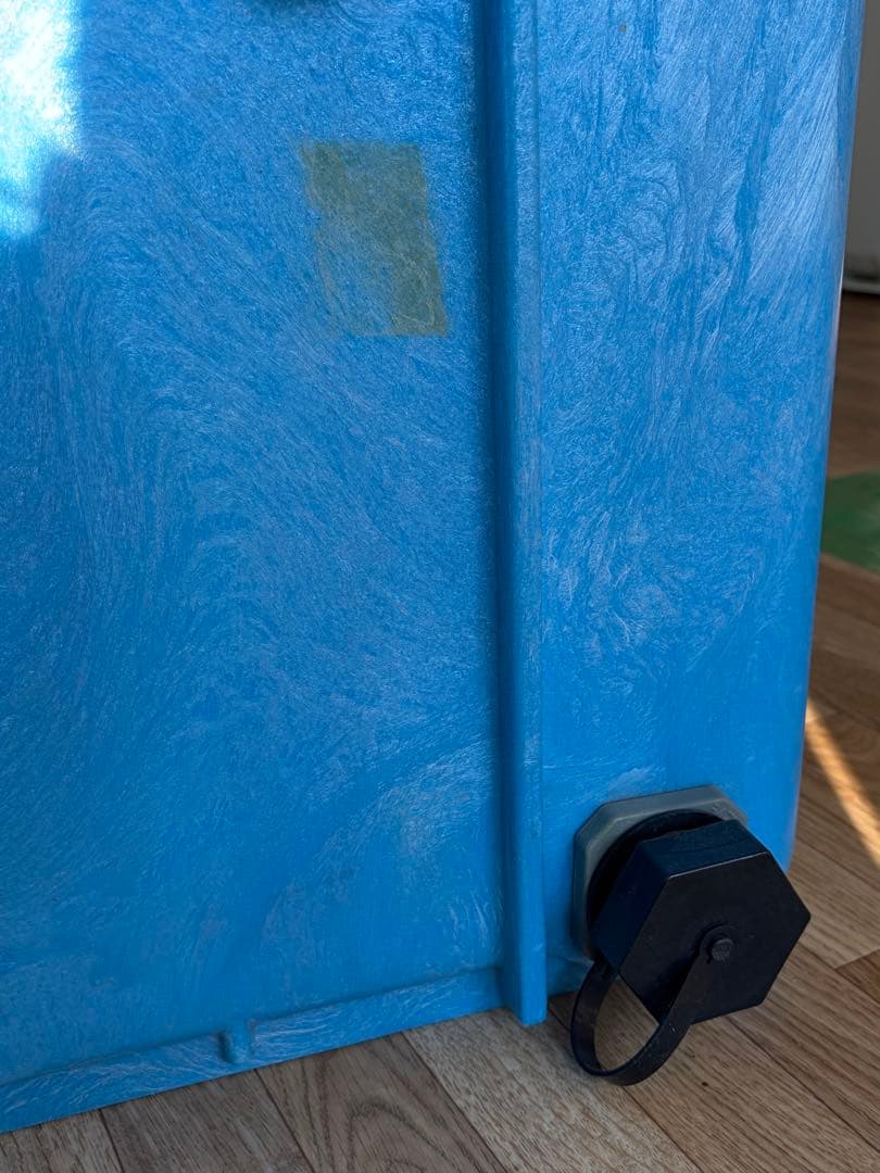 鯉水槽　コンテナ水槽　プラスチック大型水槽　200リットル