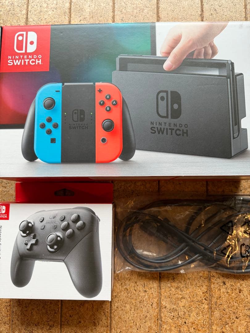 Nintendo Switch 本体 ネオンレッド/ネオンブルー　プロコン付き❣️