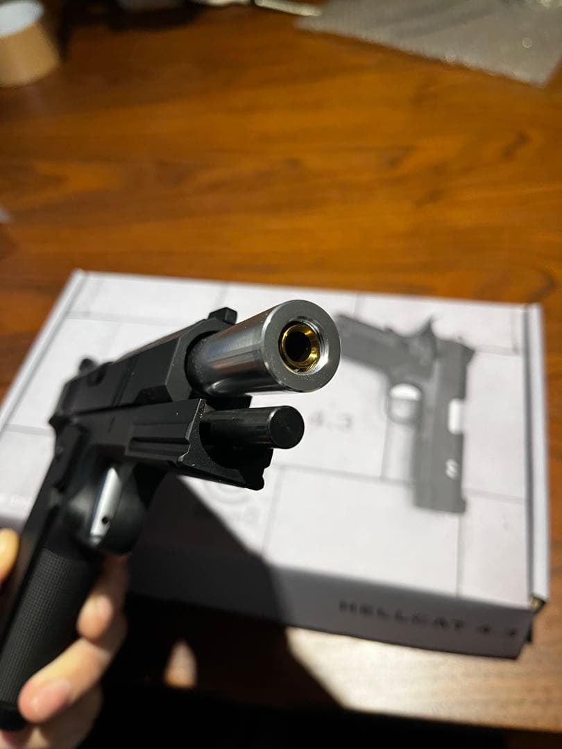 Carbon8 HELLCAT 4.3 ガスガン　マガジン2本、ガス48本付き