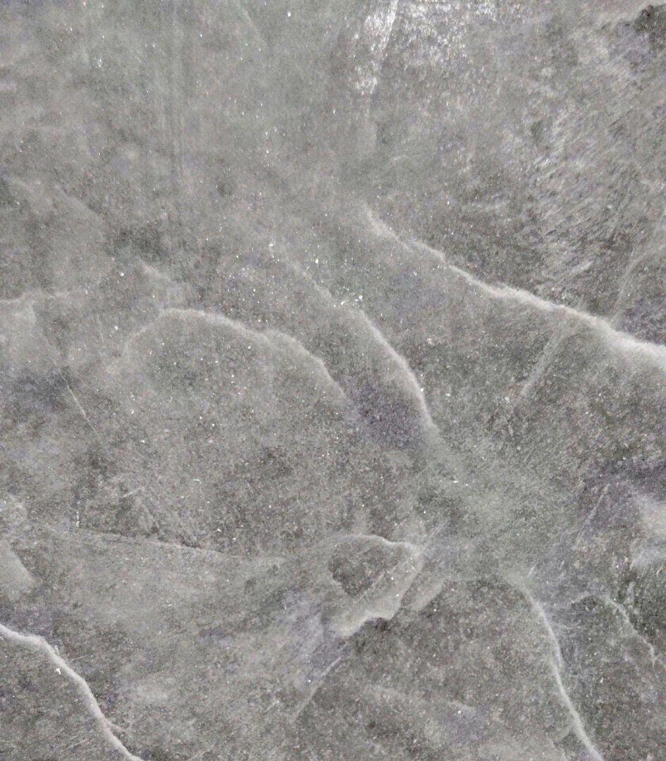 ★翡翠原石★糸魚川硬玉【小滝・切り出し3.3kg】