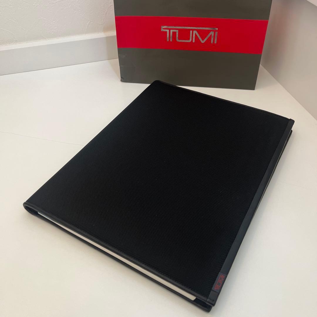 極々レア品！TUMIトゥミのA4サイズのバインダー・フォルダー